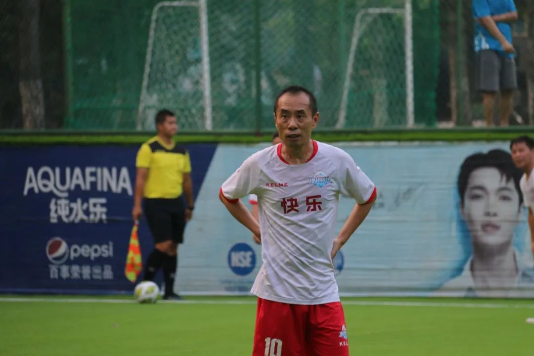 业余球员踢足球,业余球员踢球动作太拖拉