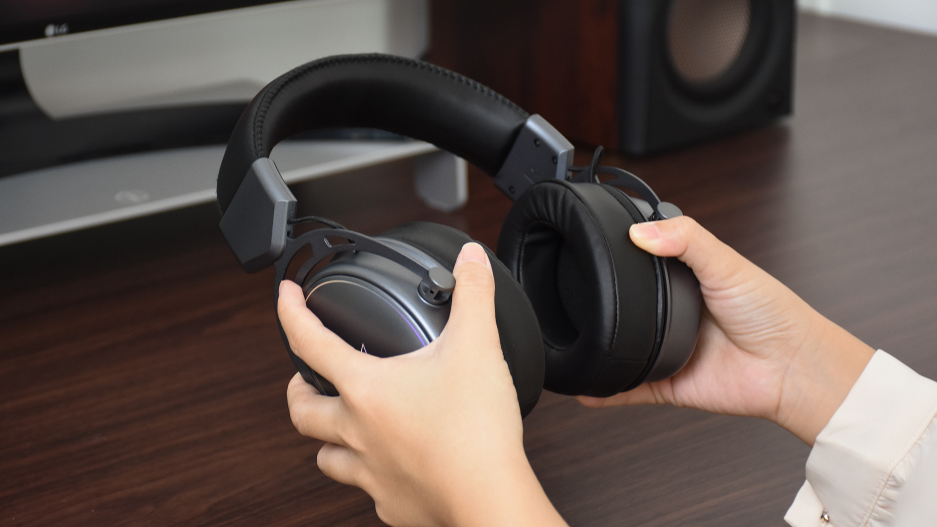 雷柏vh800连接手机,雷柏vh800耳机怎么充电