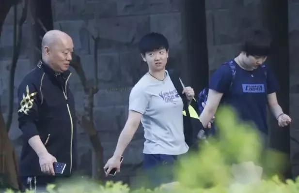 张怡宁孙颖莎的主管教练叫什么,孙颖莎主管教练最新消息采访视频