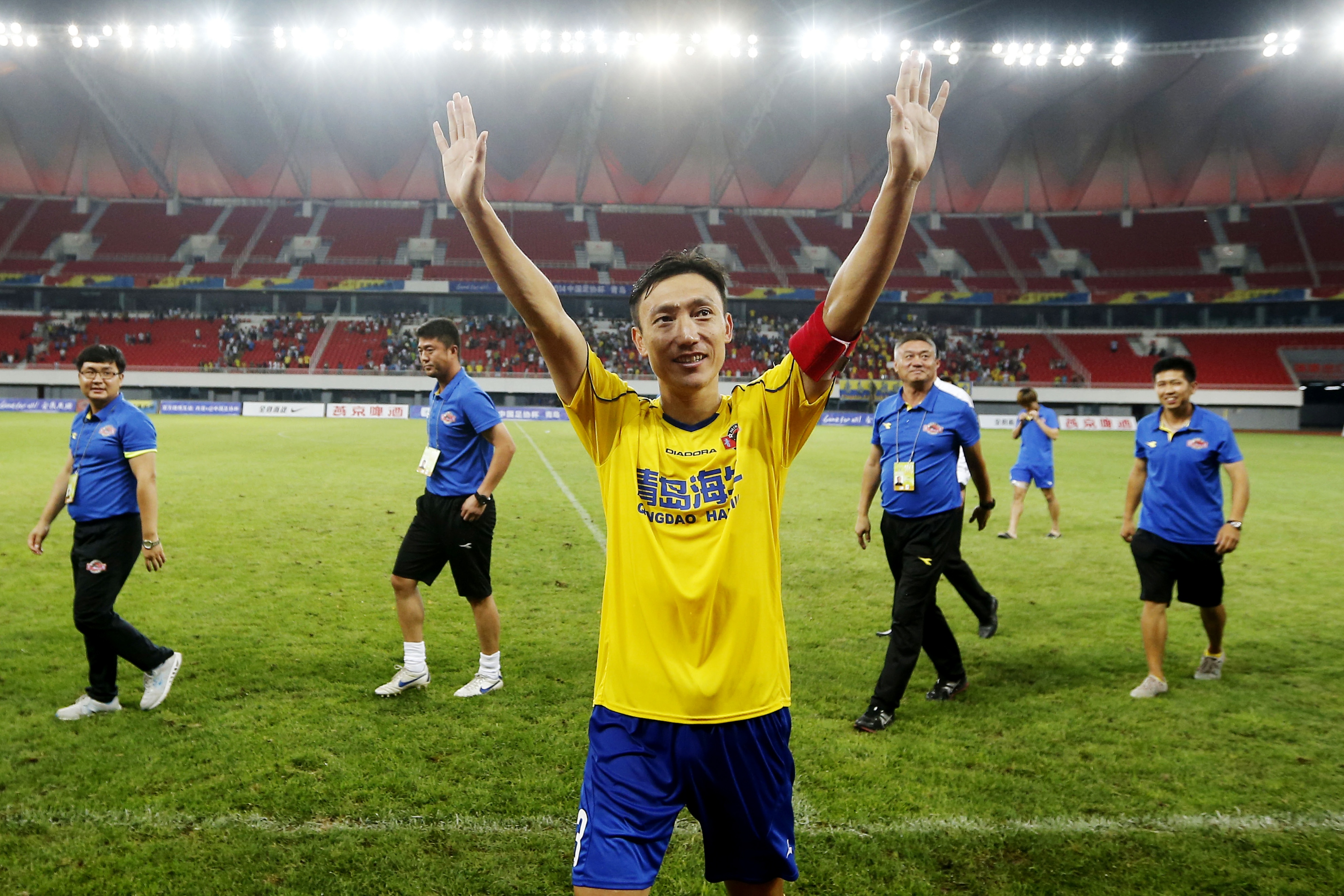 前国足教练高洪波现状如何,男足曲波有多厉害