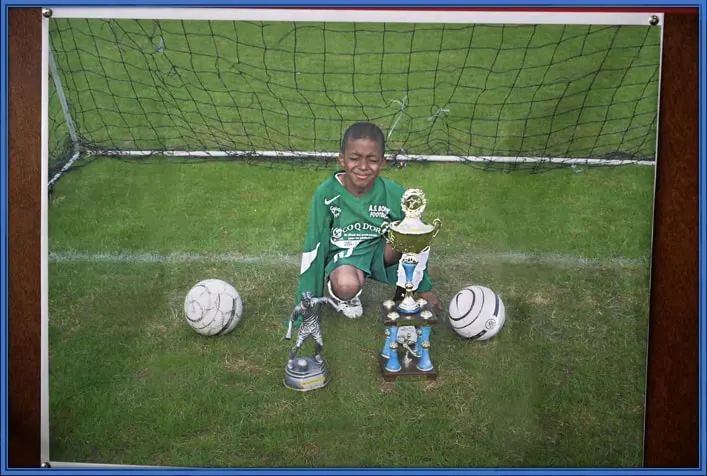 姆巴佩2022十大逆天进球,姆巴佩能否成为新一代足球核心