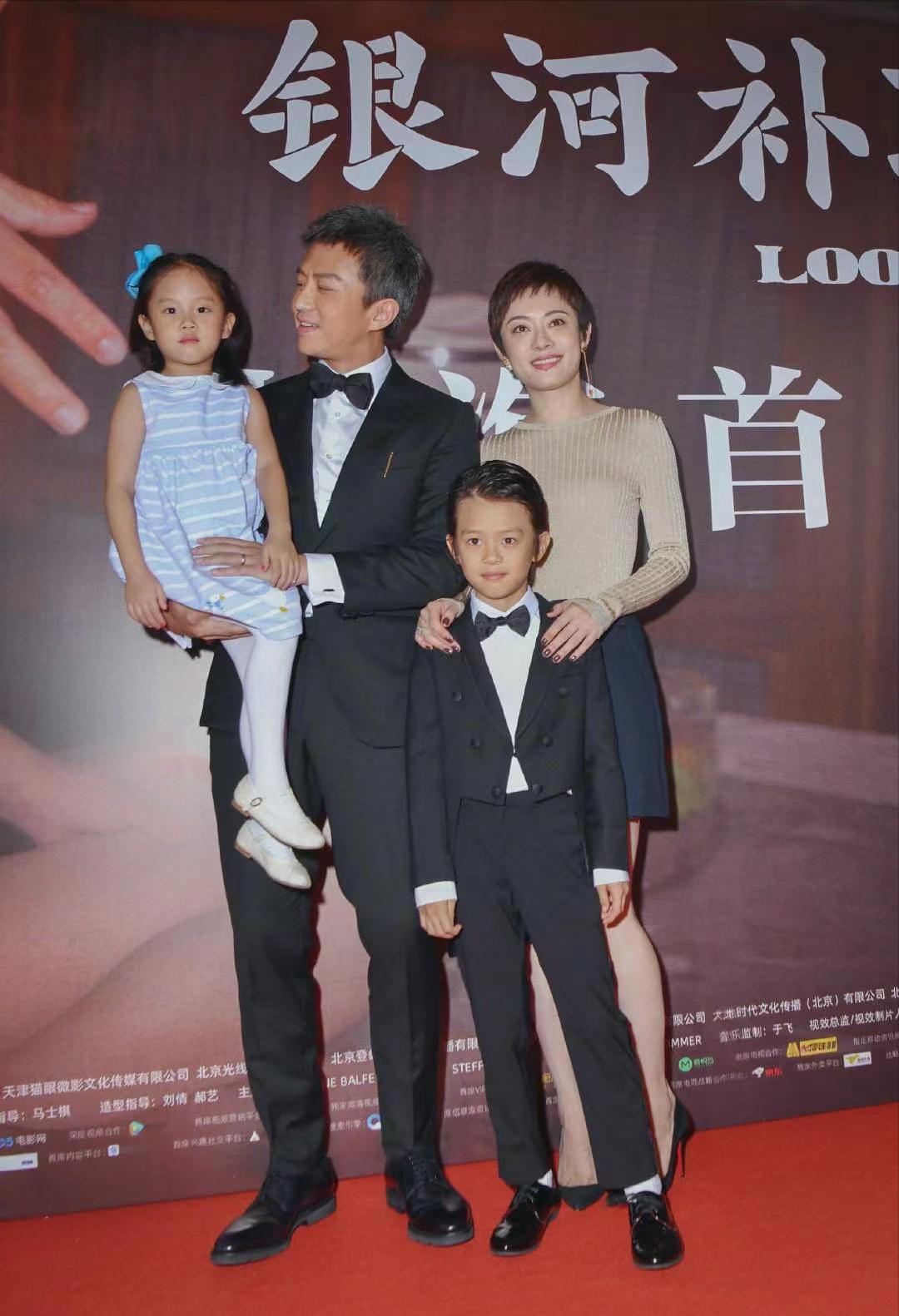 孙俪晒带儿女游玩照,孙俪晒与亲妹妹同框照