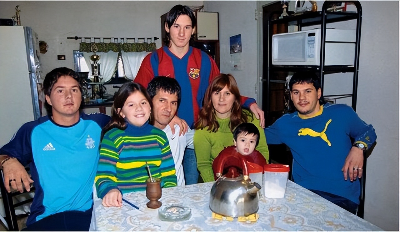 球王梅西凝望大力神杯,球王梅西樊振东