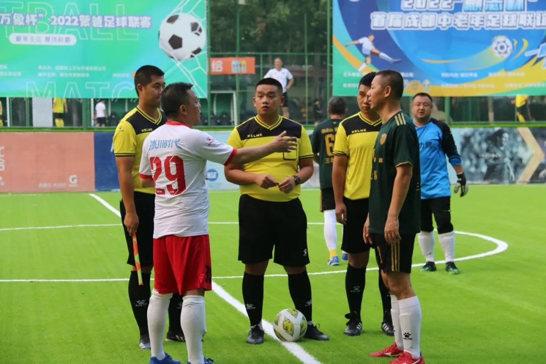 业余球员踢足球,业余球员踢球动作太拖拉