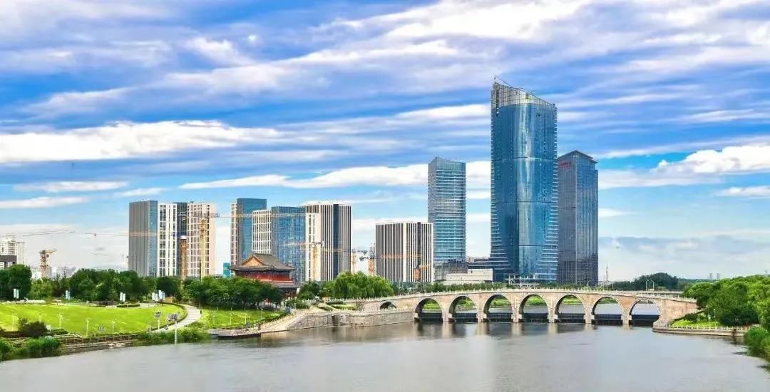 上海重点发展的六大功能区域,上海强化四个功能建设五个中心