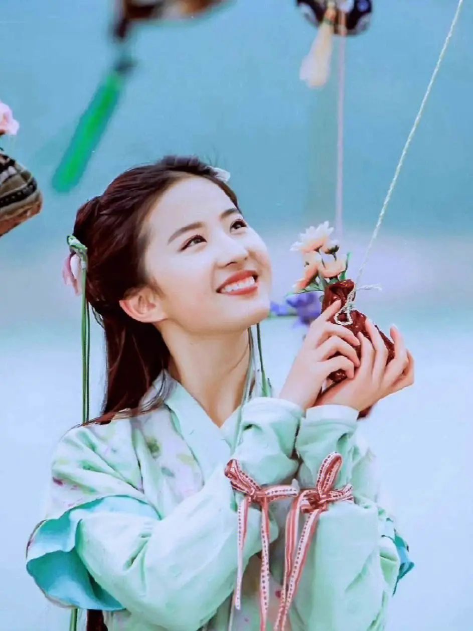 刘亦菲母亲刘晓莉：64岁两婚两离，如今是单身贵族，比女儿美多了