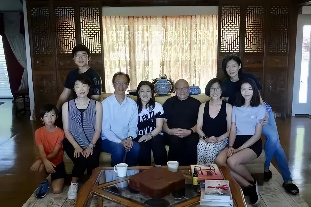 郭晶晶出席名流晚宴站c位,郭晶晶合照c位