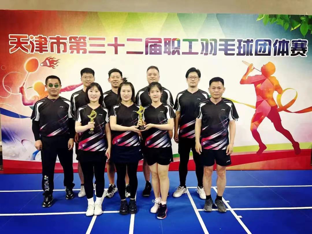 喜报——我校苑凤鸣老师参战天津市第32届职工羽毛球比赛喜获佳绩