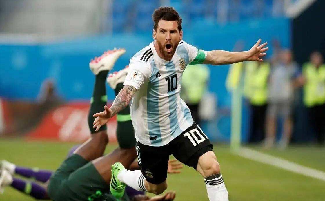 球王梅西凝望大力神杯,球王梅西樊振东