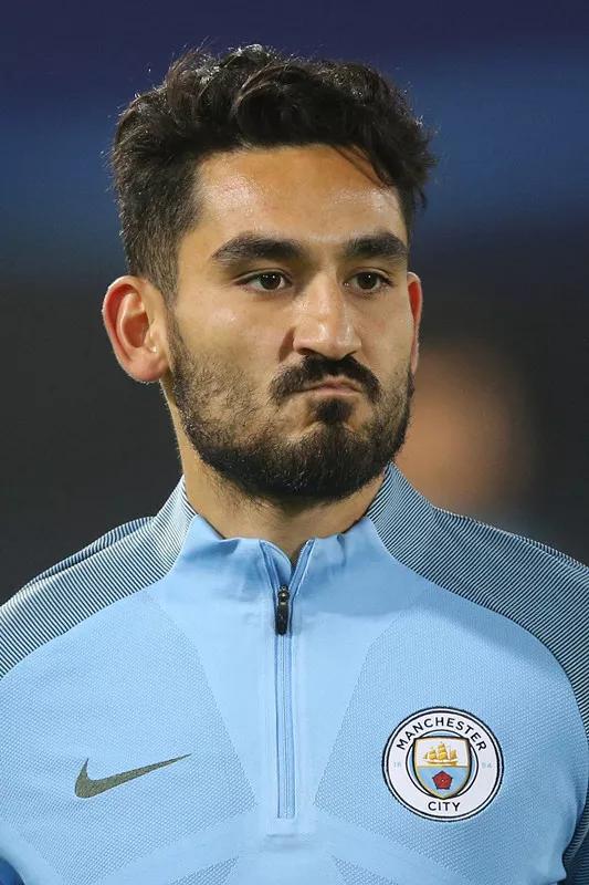 足坛十大中场,足坛史上十大中场大师