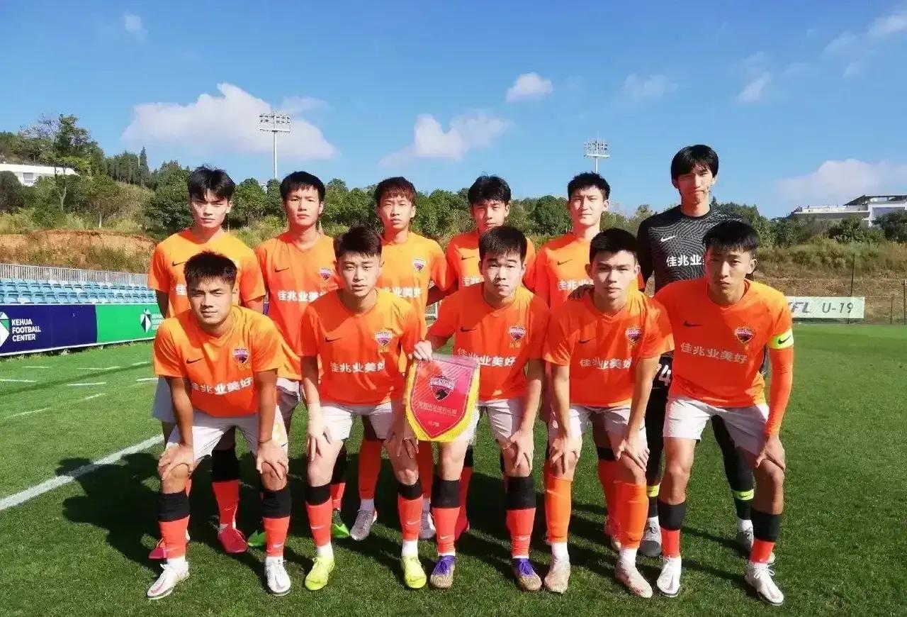 兄弟聊球之深足球员可以自行转会或商谈租借