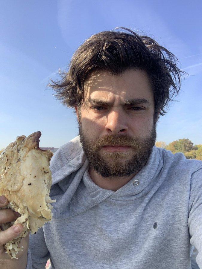 为拯救世界，美国帅哥决定狂吃40只鸡！全城500人现场围观加油