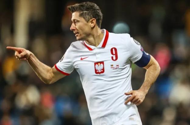 莱万被骂,莱万炮轰多特