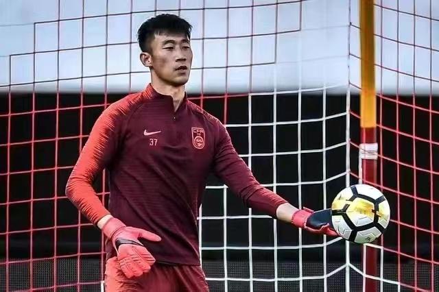 李铁老婆龙菲的钱能追回来么,足球张鹭妻子