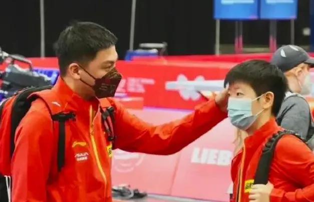 张怡宁孙颖莎的主管教练叫什么,孙颖莎主管教练最新消息采访视频