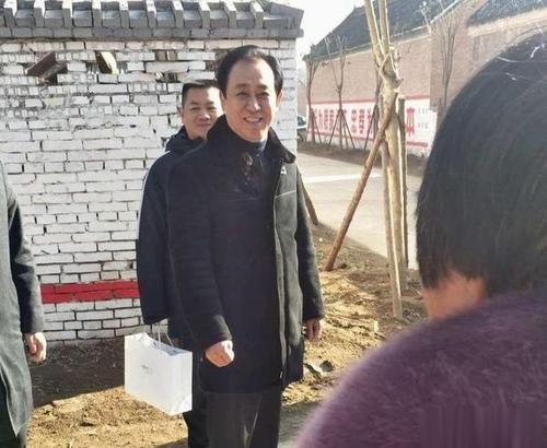 许家印登顶中国首富咋创业的,恒大许家印发家史