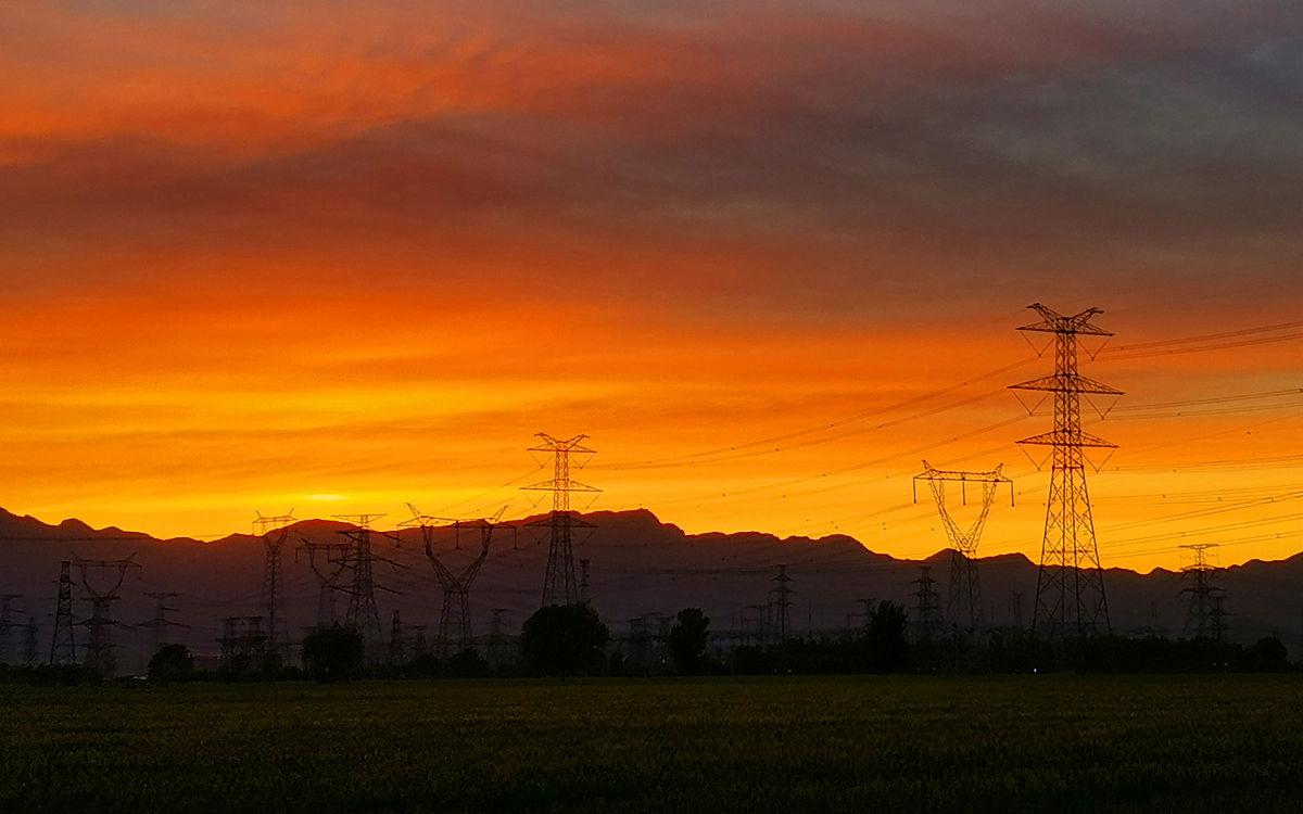 山河远阔不如一碗人间烟火的意思,山河远阔音乐