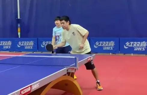 张怡宁孙颖莎的主管教练叫什么,孙颖莎主管教练最新消息采访视频