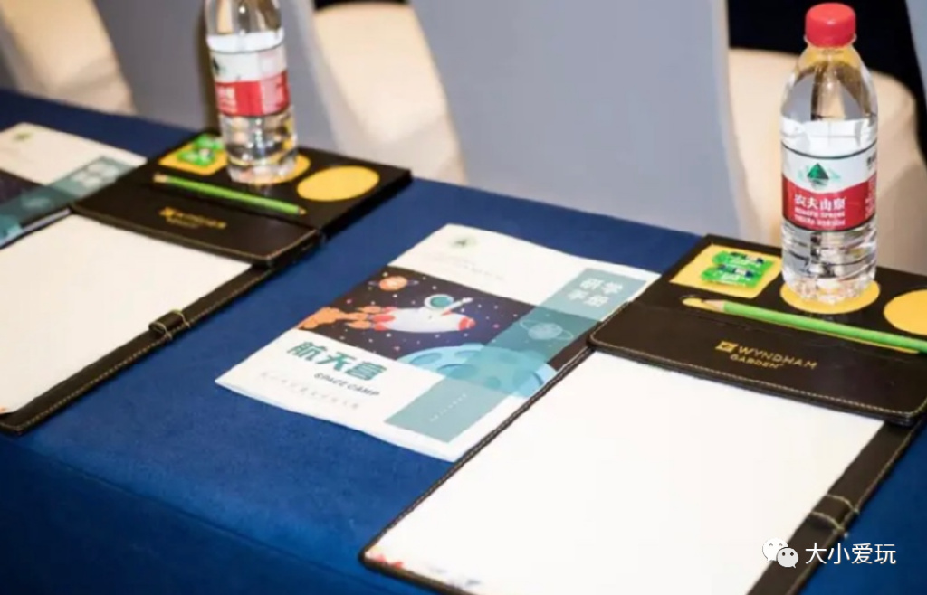 盘点从北到南带娃欢度的小众地！海边、沙漠、喂熊猫、看火箭…