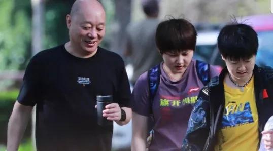 张怡宁孙颖莎的主管教练叫什么,孙颖莎主管教练最新消息采访视频