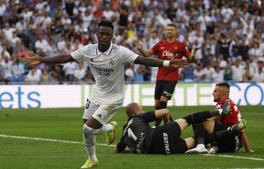 个性还是争议？维尼休斯跳舞引起争议，全巴西共同声援皇马新星