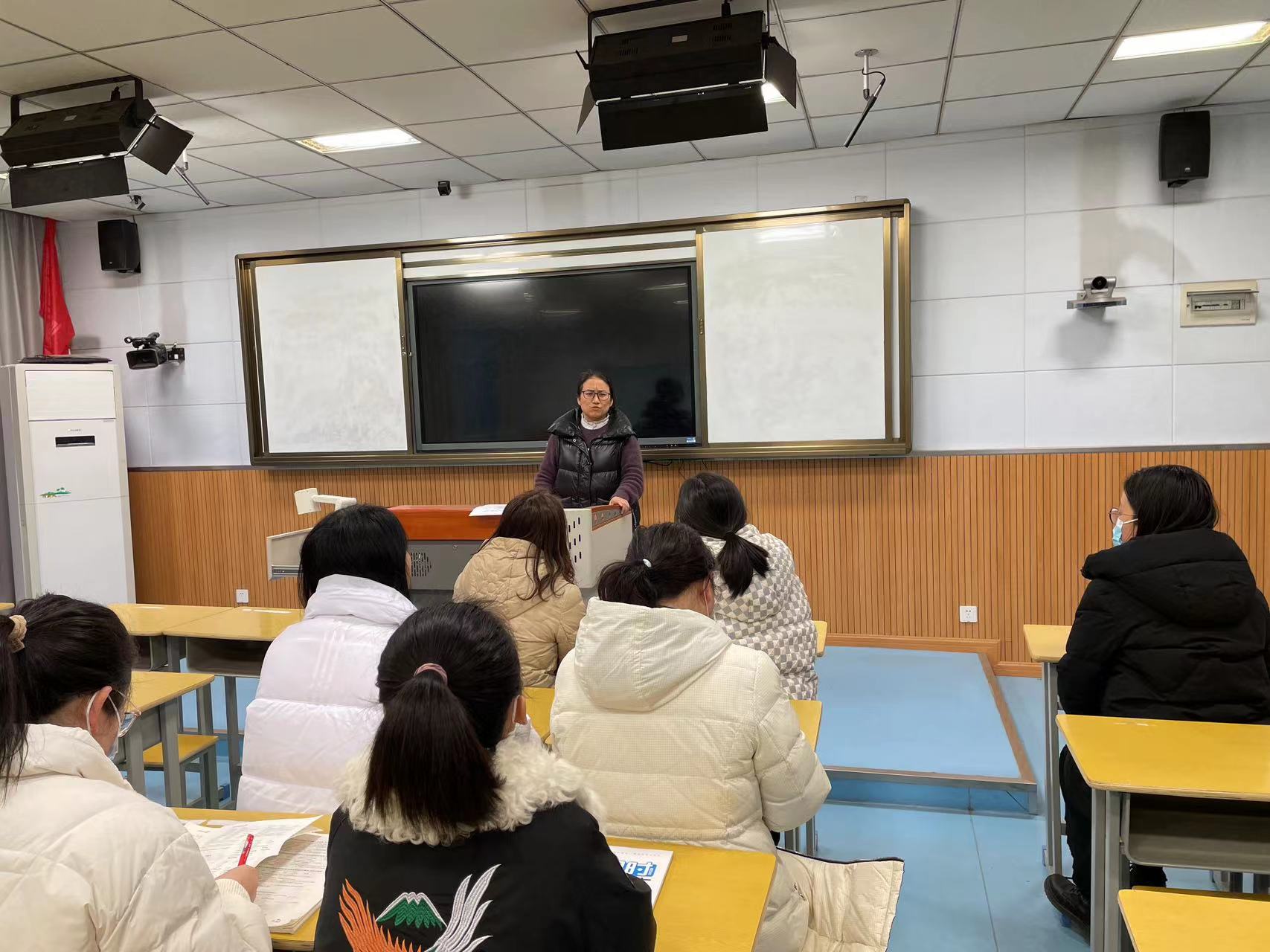 鐗㈣鍒濆績娼滃績鏁欎功鑲蹭汉,鐗㈣鑲蹭汉鍒濆績