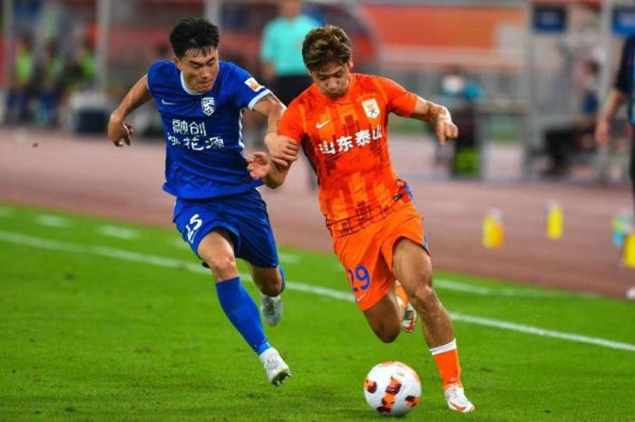 湖北球迷指责山东泰山给陈戌源，黄松送钱，随意改动中超赛程