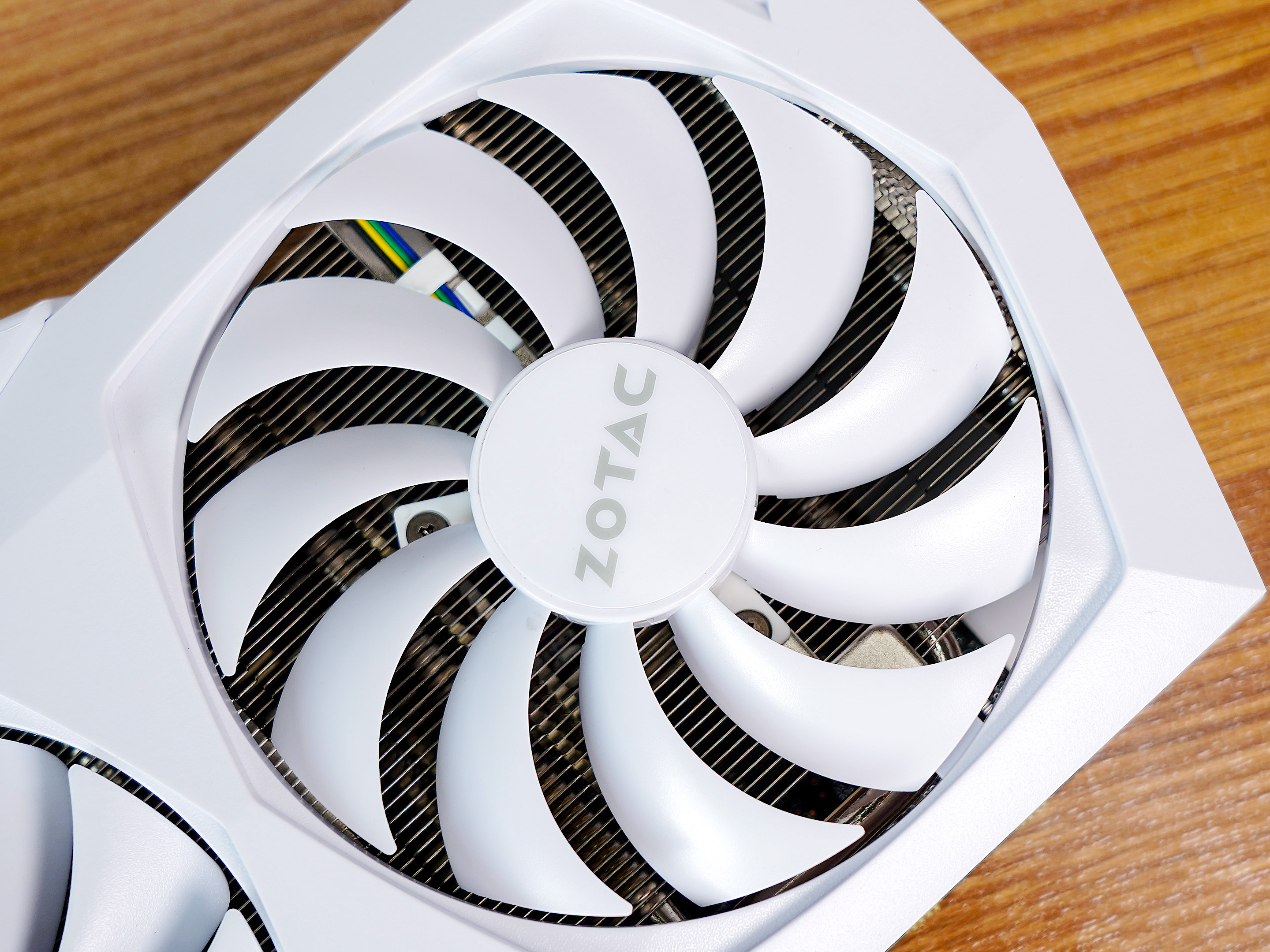 透得漂亮!灌篮高手主题的白色MATX主机,又热血又减压