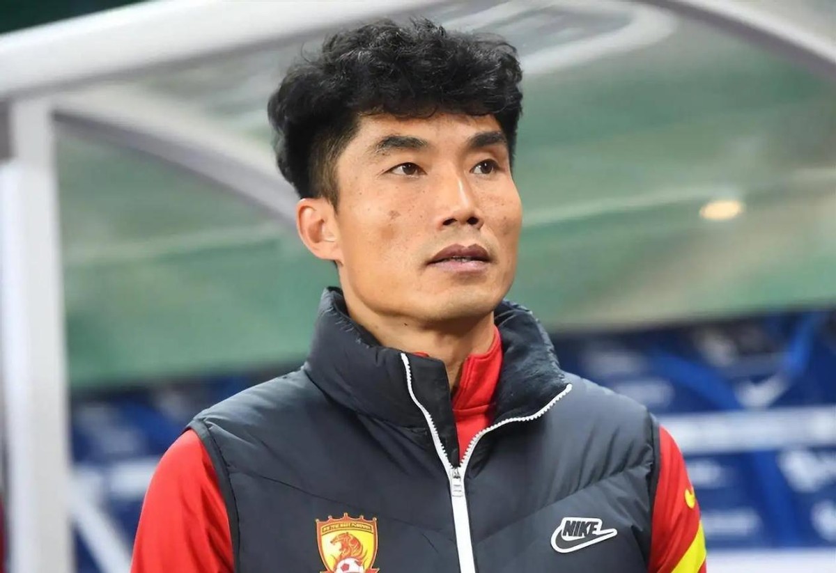 许家印向武科大捐款一亿元,许家印出席恒大足球场开工现场