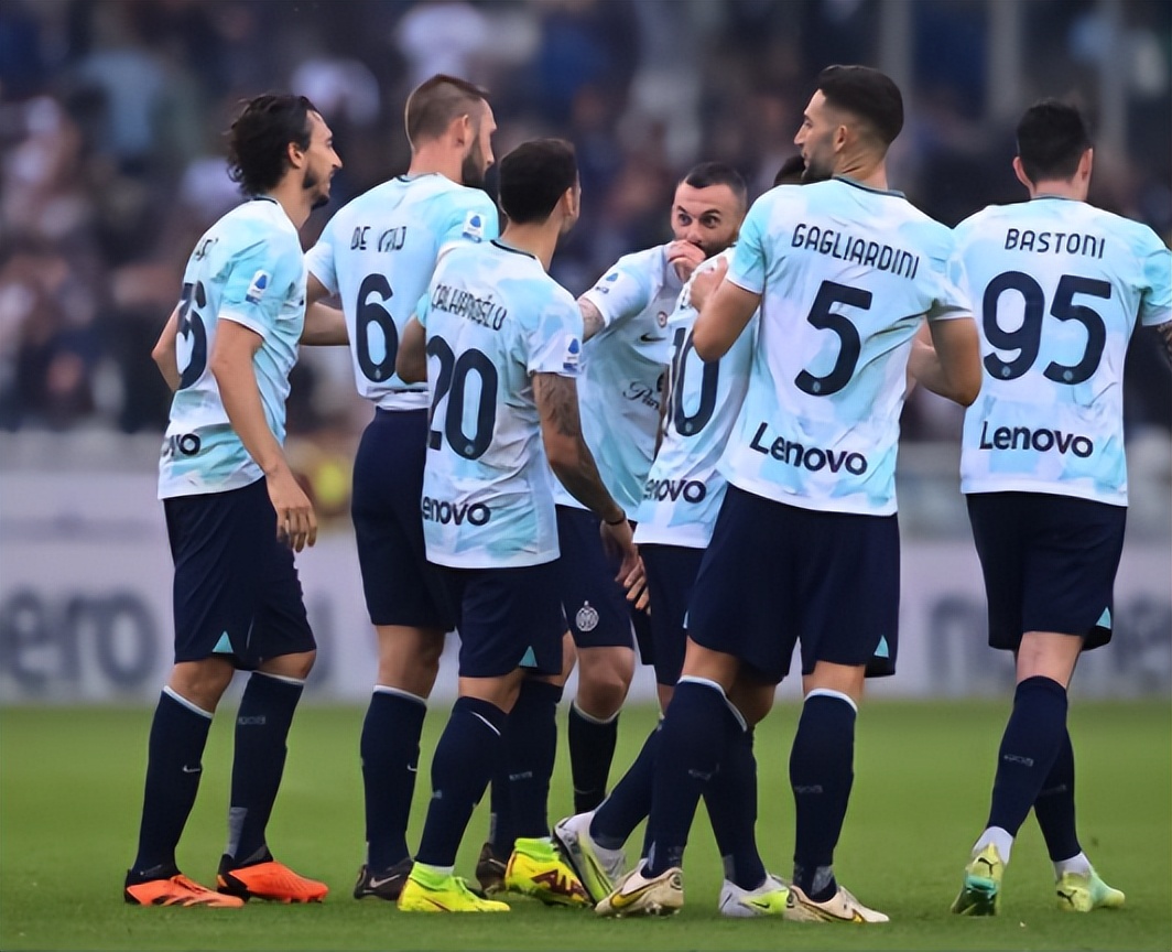 足坛欧冠夺冠庆祝时刻,皇马迎来姆巴佩再掀豪门风暴