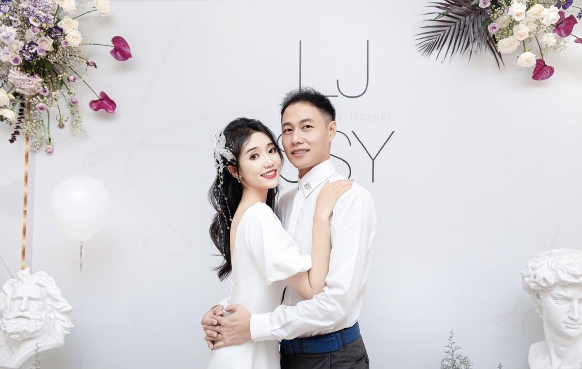 舒思瑶婚纱照,舒思瑶一字马训练