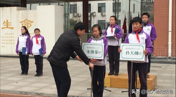 27骞存嫆缁濅笅璺殑闊╁浗鑰佹澘,27骞村墠灏忎紮鍚戝コ鑰佹澘涓嬭藩