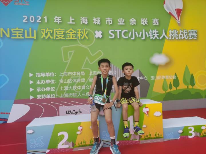 七岁小男孩六块腹肌,七岁就有六块腹肌