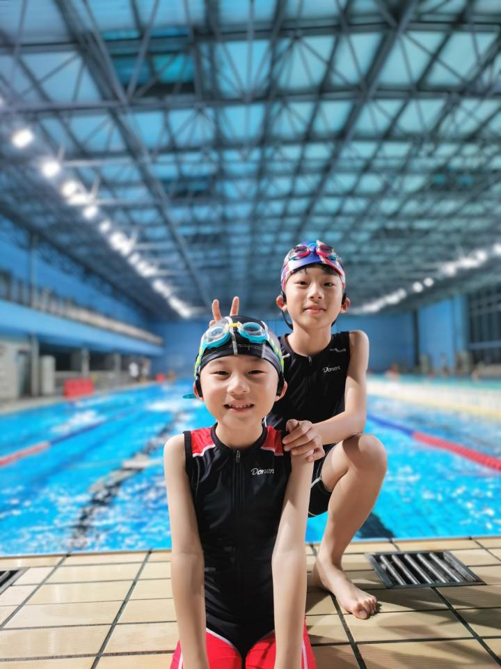 七岁小男孩六块腹肌,七岁就有六块腹肌