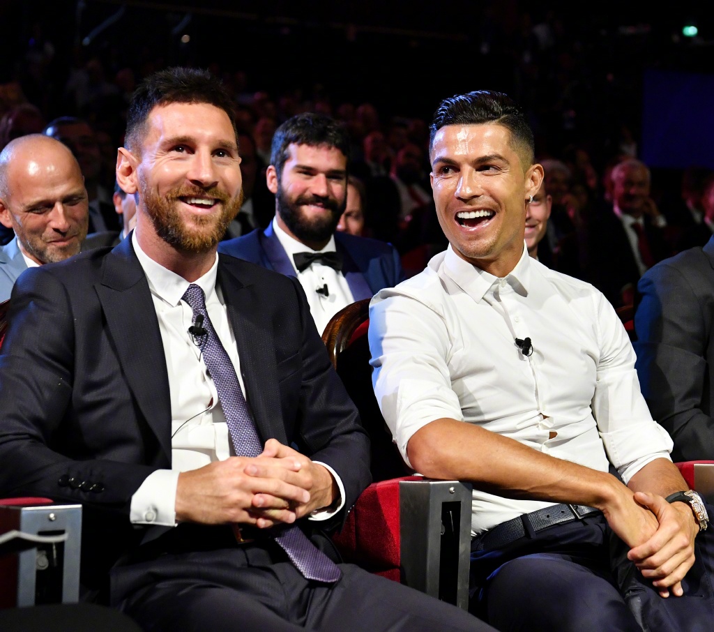 世界足坛历史10大足球明星,目前世界十大足球传奇球星