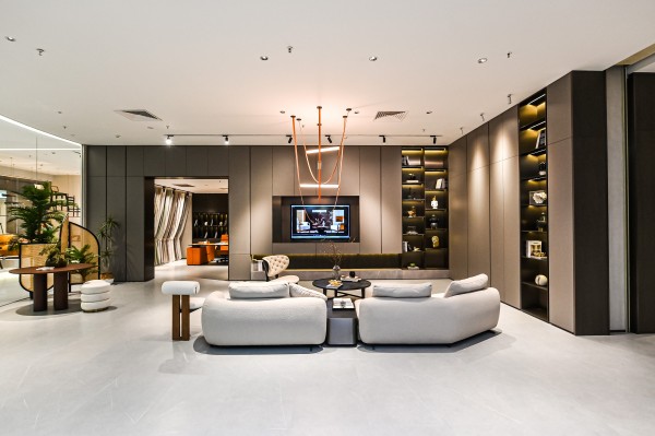 连香港知名王姓艺人都来挑家具的商场，究竟有什么样的魅力？