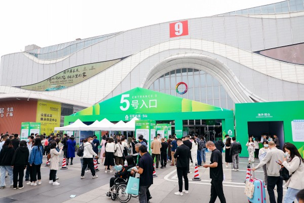 连香港知名王姓艺人都来挑家具的商场，究竟有什么样的魅力？